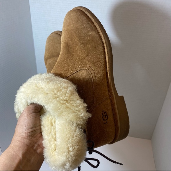 Ugg Women’s Naiyah Lace-Back Genuine Shearling Suede boots Chestnut Size 10 - Picture 5 of 11